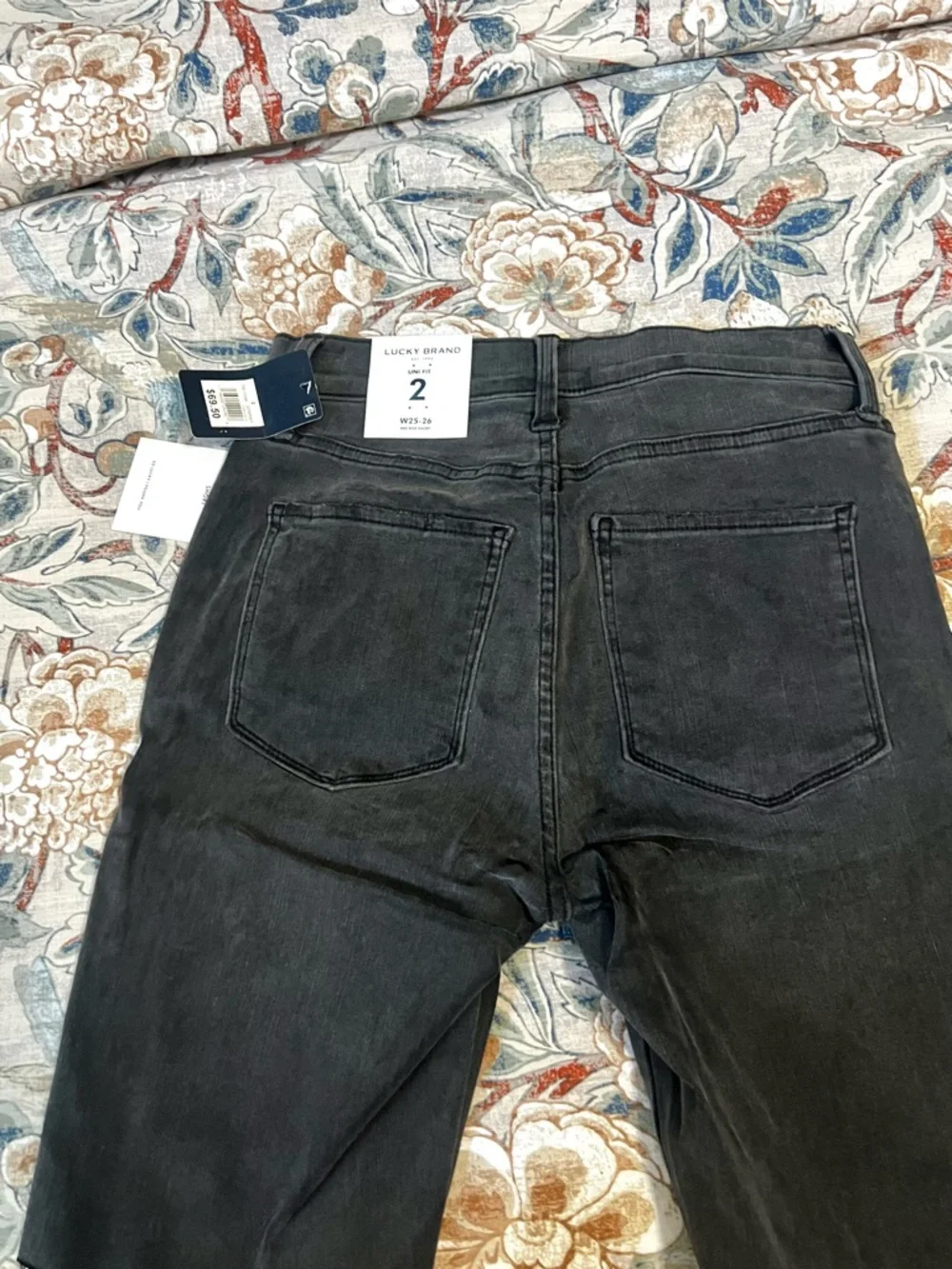 NWT,Lucky Brand Uni Fit Mid Rise Black Denim Shorts Raw Hem Stretch Size 2
